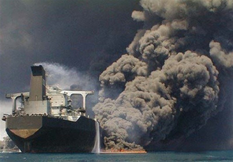 دعوت ایران از 6 کشور برای مهار آتش نفتکش سانچی