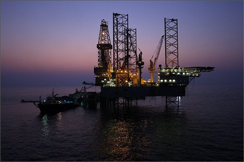 جذب سرمایه برای توسعه میدان‌های مشترک اولویت‌ صنعت نفت است