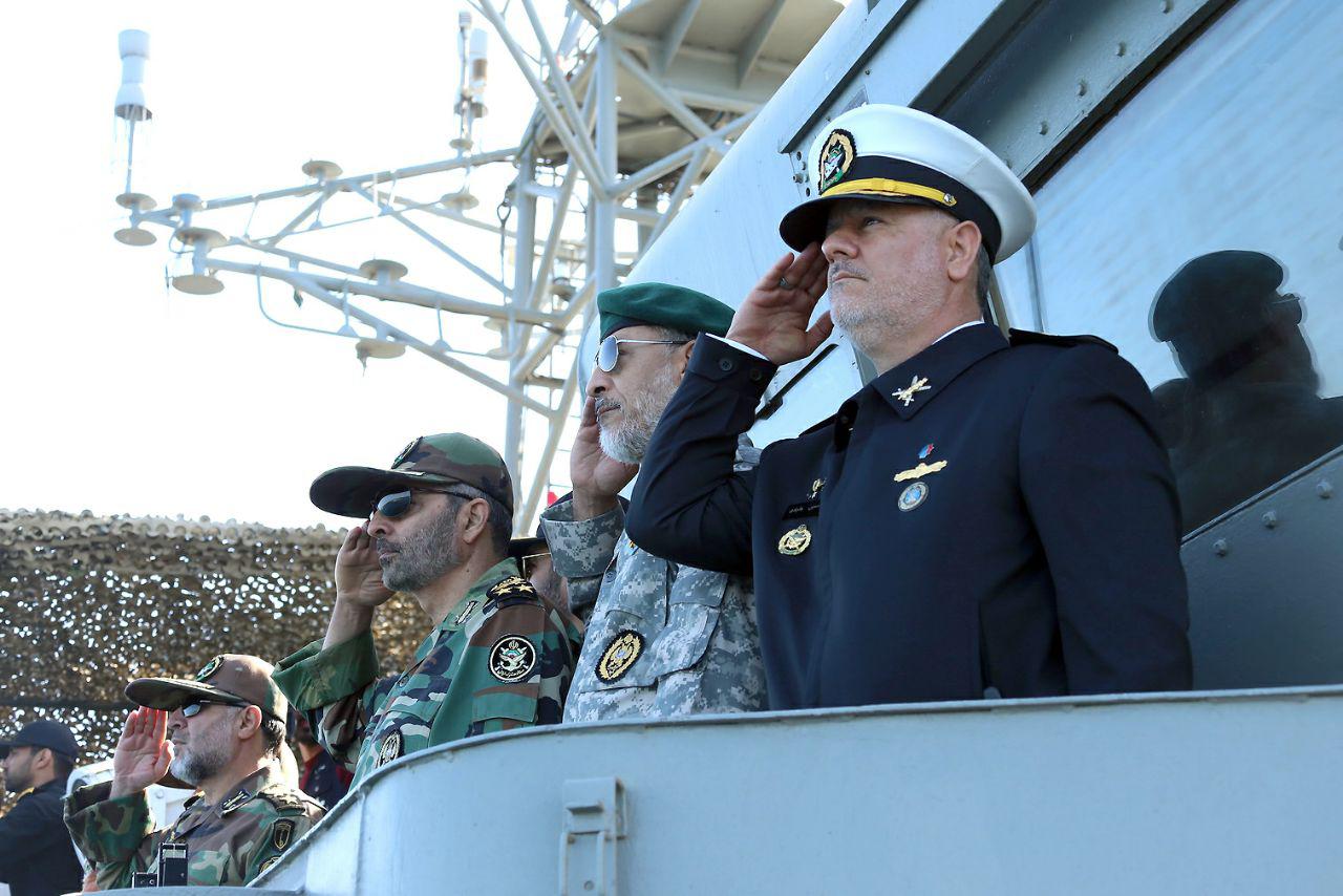 رژه نیروی دریایی ارتش در سواحل مکران
