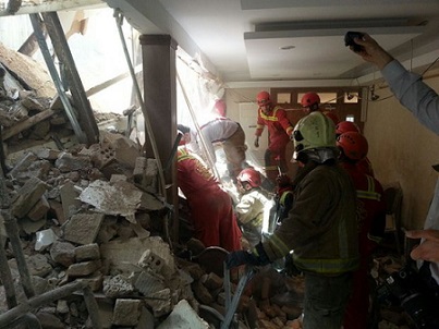 نجات شهروندان گرفتار درآوار ساختمان ۴ طبقه در گیشا