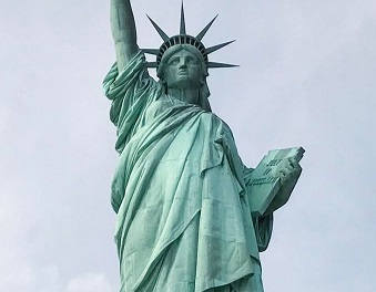 تاجر روس چشم انداز مجسمه آزادی امریکا را خراب کرد