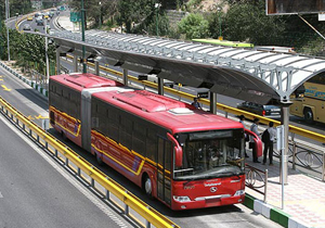 اتوبوس BRT به جاده مخصوص  می رود