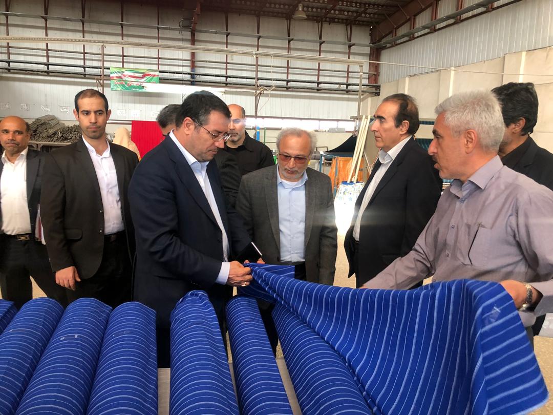 بازدید وزیر صنعت، معدن و تجارت از کارخانه بافت بلوچ ایرانشهر