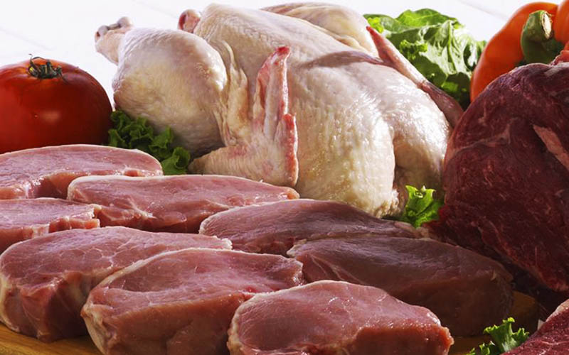 گوشت و مرغ با تداوم گرانی از سبد خانوار حذف می شود