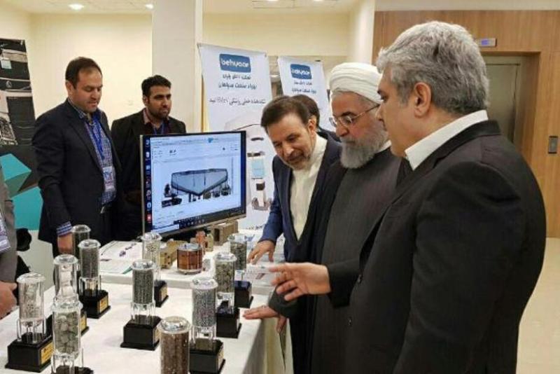بازدید رئیس جمهور از نمایشگاه محصولات شرکت های دانش بنیان