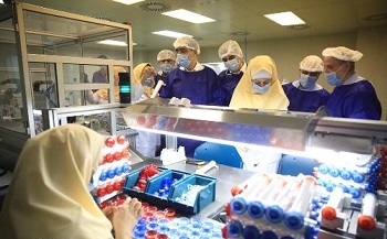 بازدید وزیر بهداشت از کارخانه تولیدکننده صافی دیالیز در سمنان