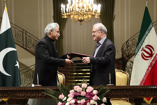 تهران و اسلام آباد سند همکاری در زمینه بهداشت و درمان امضا کردند