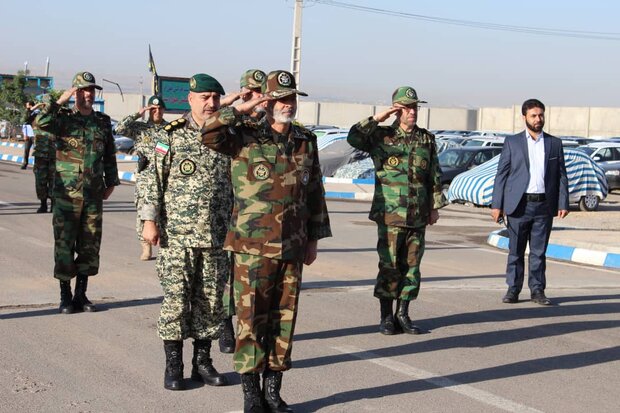سرلشکر موسوی از تیپ ۳۲۱ متحرک هجومی نیروی زمینی ارتش بازدید کرد