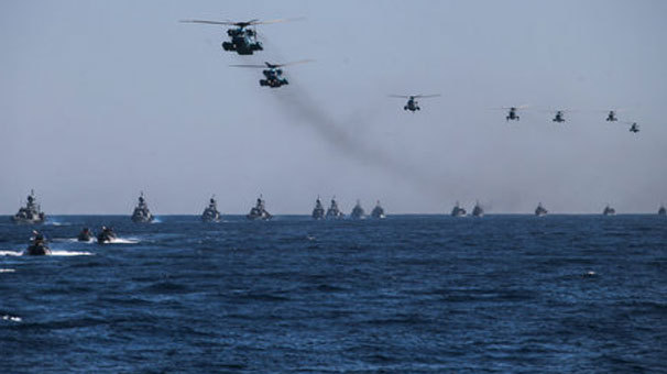 برگزاری رژه نیرو‌های مسلح در خلیج فارس