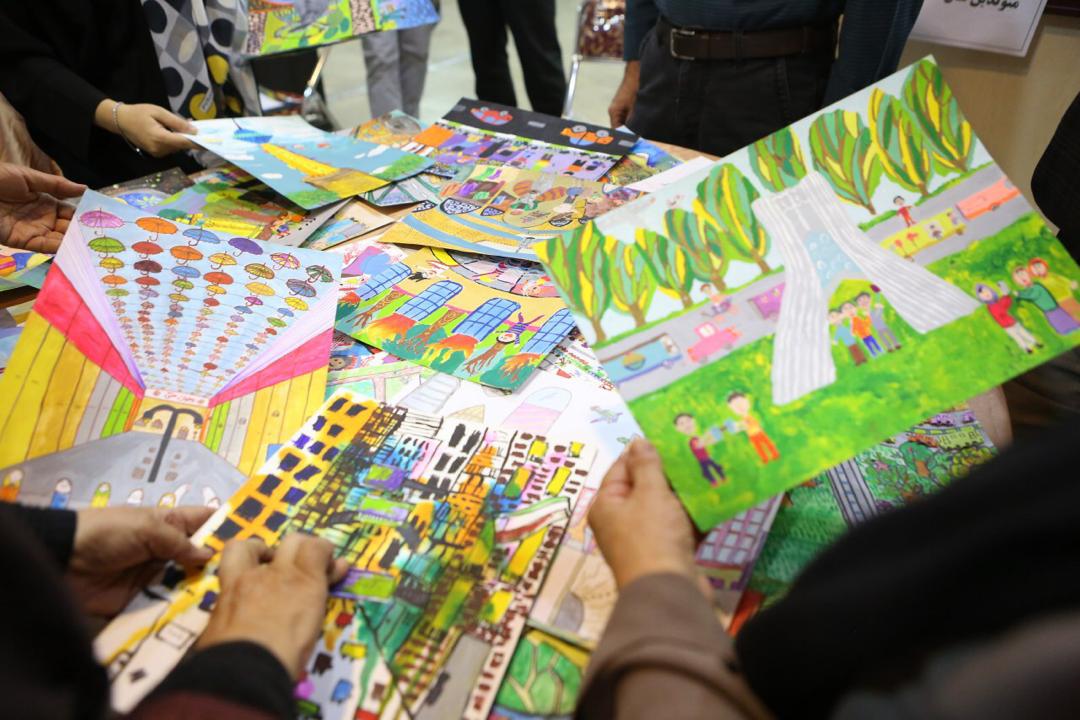 نقاشی کودکان تهرانی در سطح شهر