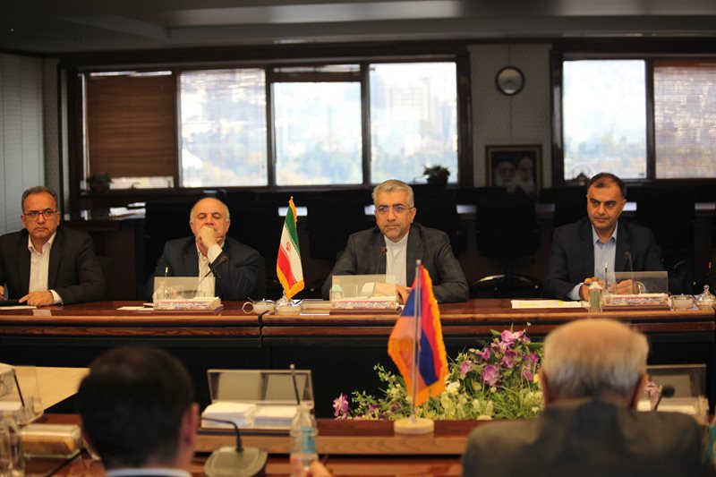 خط سوم انتقال برق ایران و ارمنستان باید در سال آینده تکمیل شود