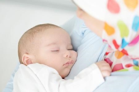 ویروس کرونا ازطریق شیر مادر به نوزاد منتقل نمی‌شود
