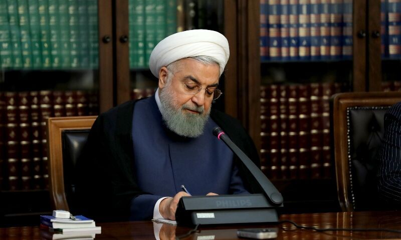 روحانی: دست همه فداکاران و مدافعان سلامت را می‌بوسم