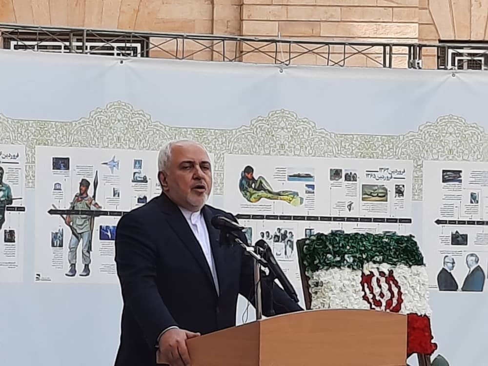 ظریف: اقتدار و عزت ایران را از فرهنگ شهادت و عاشورا داریم