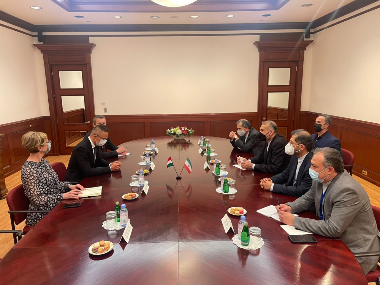 تاکید وزرای خارجه ایران و مجارستان به توسعه روابط اقتصادی دوکشور