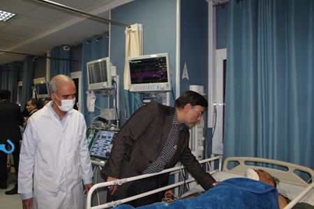 رییس دانشگاه علوم پزشکی کرمان از مصدومان سانحه بالگرد عیادت کرد