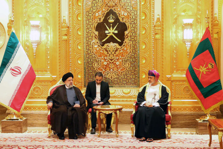 امضای ۱۲ سند همکاری در حوزه های مختلف بین ایران و عمان