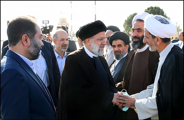 وزیر نیرو به همراه رییس‌جمهور وارد اصفهان شد