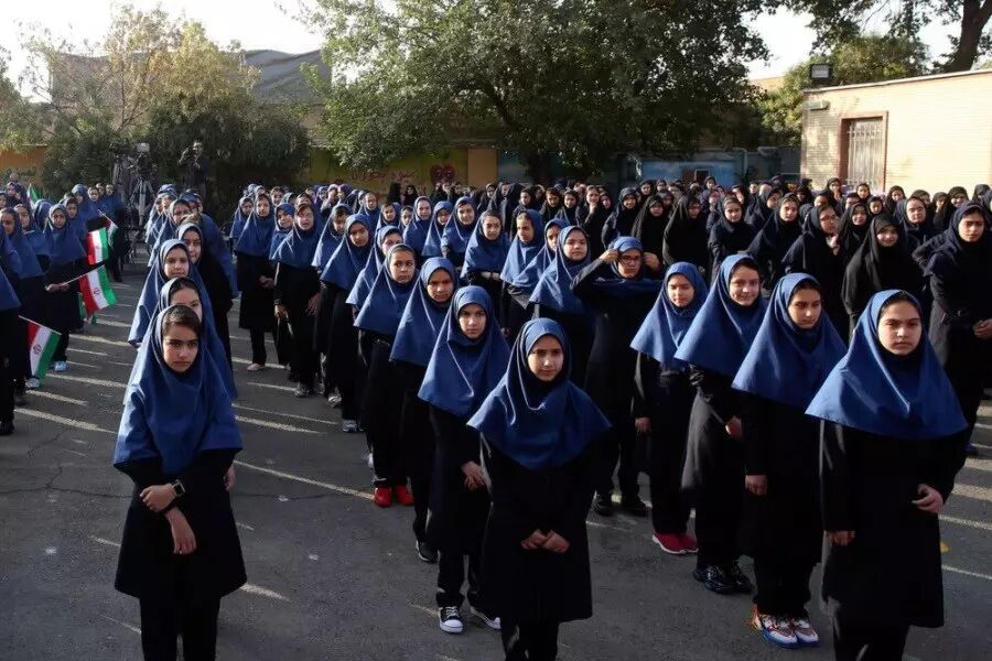 ممنوعیت ورود وزارتخانه‌های آموزش و پرورش و صمت به بازار لباس فرم مدارس