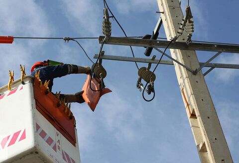 پایدارسازی شبکه برق 67 هزار خانوار روستایی در استان خوزستان