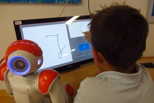 ابداع رباتی برای کمک به دانش آموزان دارای اختلال یادگیری