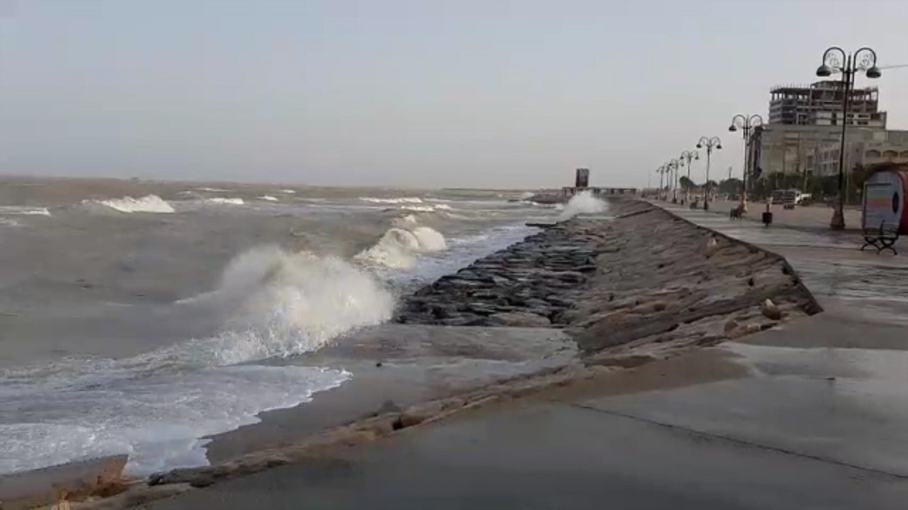 افزایش وزش باد شدید و ارتفاع امواج در خلیج فارس و تنگه هرمز