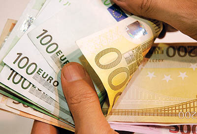 غاز فروش ارز به متقاضیان سفرهای هوایی/ نحوه دریافت ۱۰۰۰ یورو