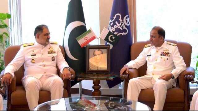 فرمانده نیروی دریایی ارتش با همتای پاکستانی دیدار کرد