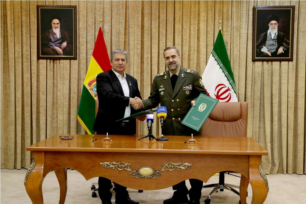 وزرای دفاع ایران و بولیوی تفاهم‌نامه همکاری دوجانبه امضا کردند