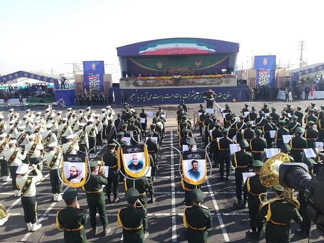 آغاز مراسم رژه نیروهای مسلح در تهران