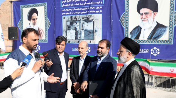 رییسی: زمان اجرای پروژه انتقال آب از دریای عمان به اصفهان به یک سوم رسید