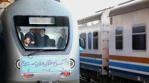 اولین قطار سنندج عازم تهران شد