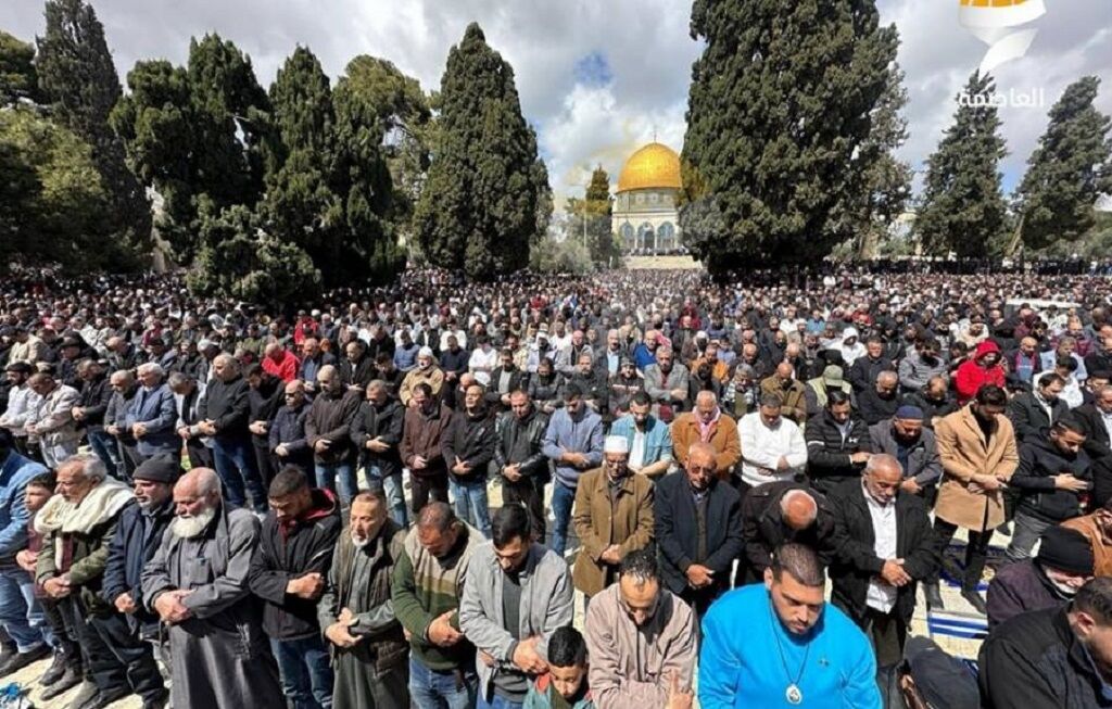 ۱۲۰هزار فلسطینی دومین نمازجمعه ماه رمضان را در مسجد الاقصی اقامه کردند