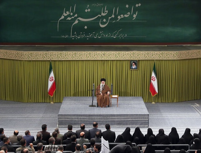 دیدار سه هزار معلم از سراسر ایران با رهبر انقلاب آغاز شد