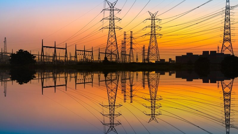 ظرفیت تبادل برق با کشورهای همجوار به ٥ هزار مگاوات افزایش می یابد