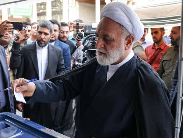 هر کسی ایران و نظام را دوست دارد هر چه سریعتر در پای صندوق رای حاضر شود