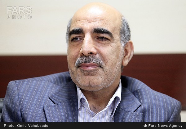 نگاهی به آبیاری بی‌سامان پارک‌ها و معابر