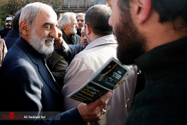 حسین شریعتمداری در مراسم خاکسپاری حسن شایانفر