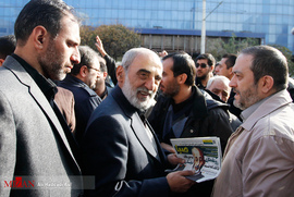حسین شریعتمداری در مراسم خاکسپاری حسن شایانفر