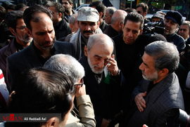 حسین شریعتمداری در مراسم خاکسپاری حسن شایانفر