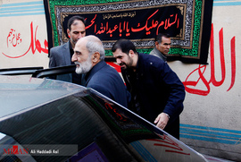 حسین شریعتمداری در مراسم خاکسپاری حسن شایانفر