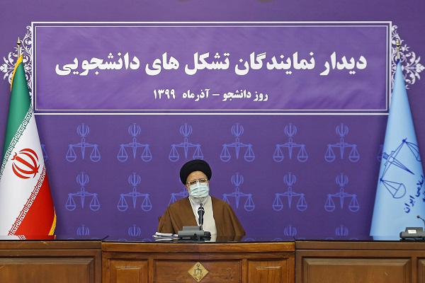 جنس آرمانخواهی دانشجویان با مطالبات احزاب سیاسی تفاوت دارد