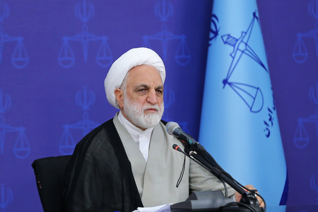 مسئولان قضایی باید بر اساس عدل و قانون‌مداری، امور را پیش ببرند