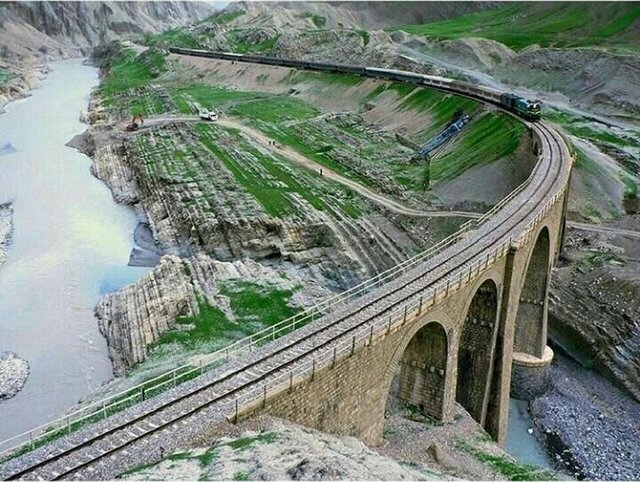 تکمیل کریدورهای اصلی جاده‌ای و ریلی در اولویت وزارت راه و شهرسازی
