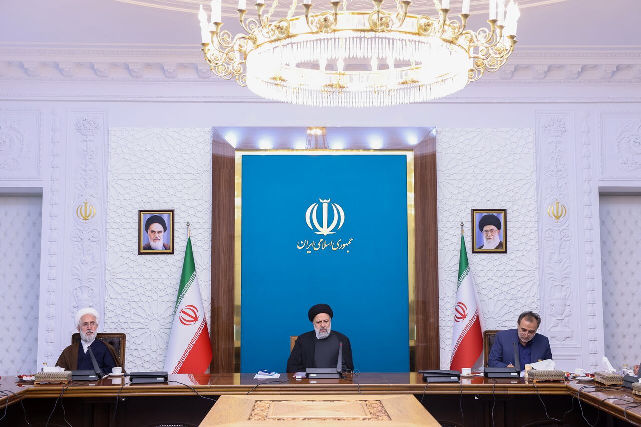 اجرای کامل قانون اساسی ضامن استقلال و آزادی است