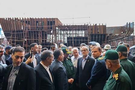 بازدید رئیس جمهور از صنایع کشتی‌سازی شهید محلاتی بوشهر