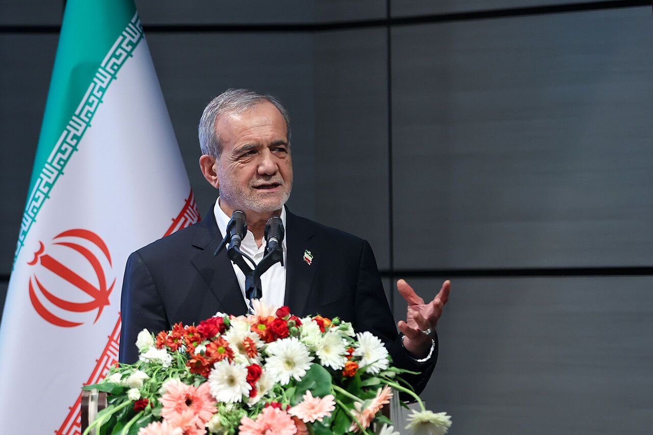 پزشکیان: مشکلات کشور با کمک علم و عالمان حل می شود