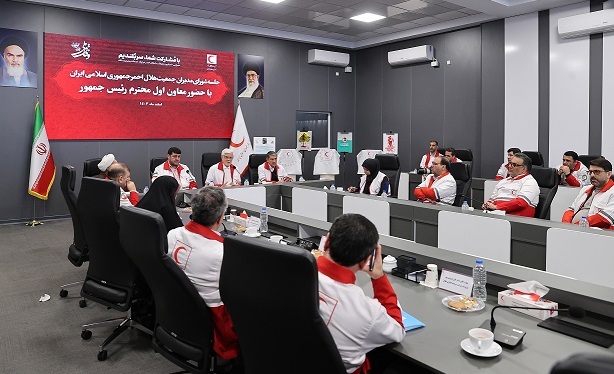 دنبال جهانگشایی نیستیم/ باید با جوانان همزبان شد و این هنر جمعیت هلال احمر است