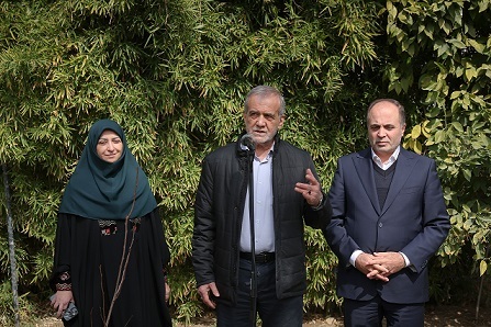 مردم با مشارکت در کاشت درخت به بهبود محیط زیست کشور کمک کنند