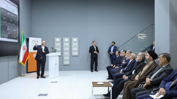 بازدید پزشکیان از شرکت دانش‌بنیان فناپ در پارک علم و فناوری پردیس
